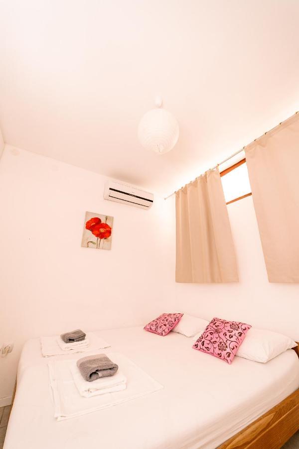 Guesthouse Lastavica โนวาลยา ภายนอก รูปภาพ